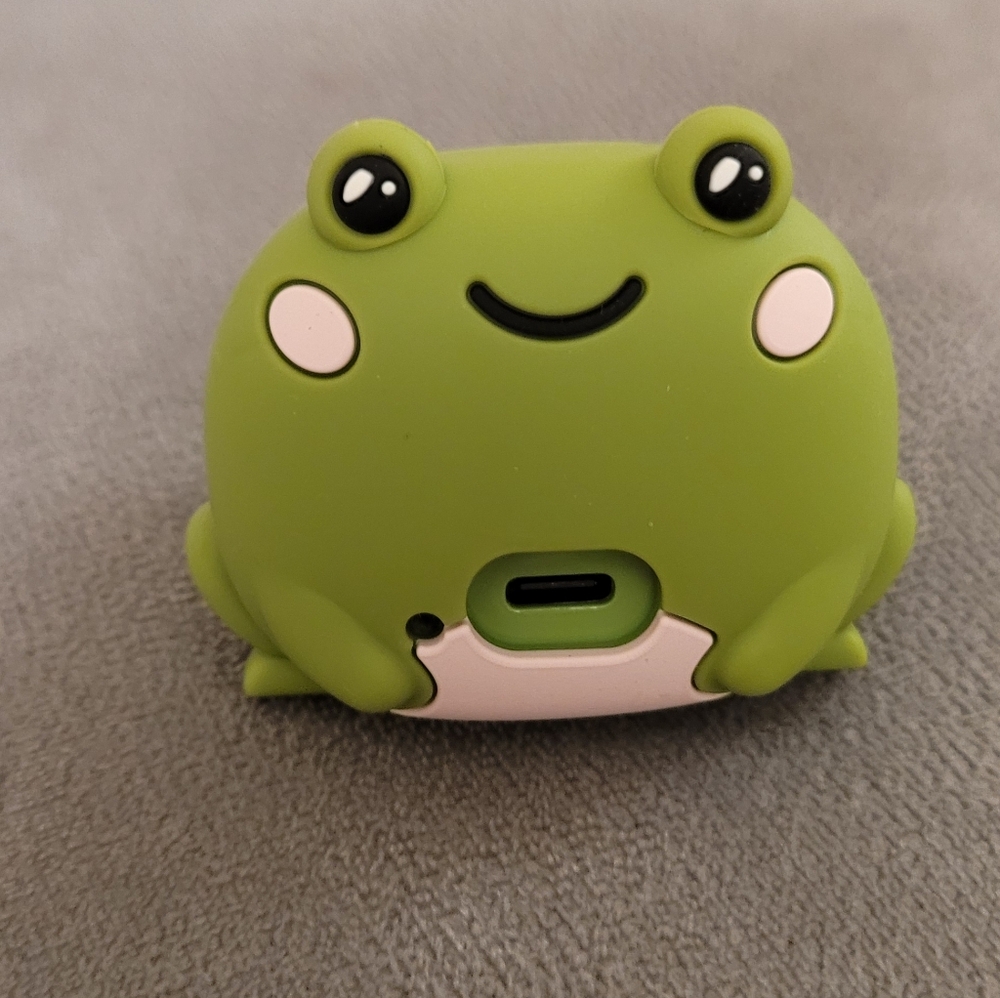 Heyday Green Frog Wall Charger USB C port.